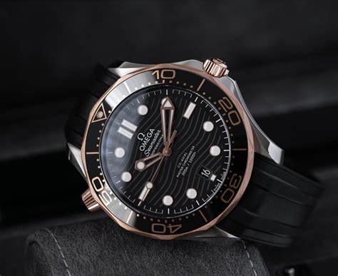 Seamaster Diver 300M 42 mm, oro Sedna™ su cinturino in caucciù